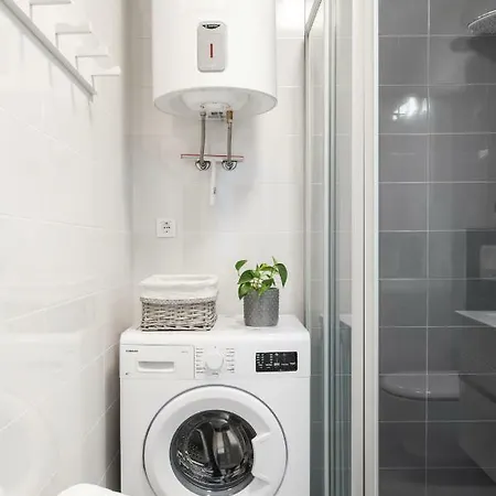 Apartman Comfortable 3-bedroom With Balcony And Fast Wi-fi - 10 Minutes From Old Town