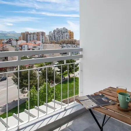 Comfortable 3-bedroom With Balcony And Fast Wi-fi - 10 Minutes From Old Town Apartman