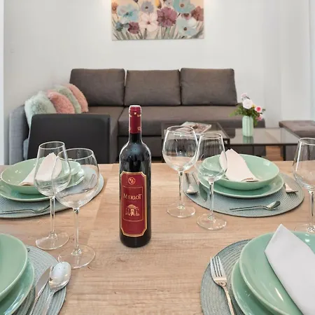 Comfortable 3-bedroom With Balcony And Fast Wi-fi - 10 Minutes From Old Town Appartement Split