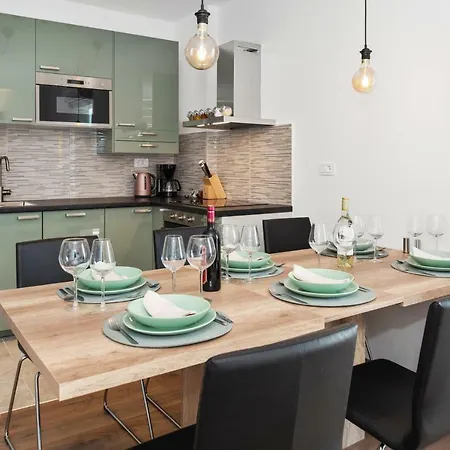 Comfortable 3-bedroom With Balcony And Fast Wi-fi - 10 Minutes From Old Town * Split