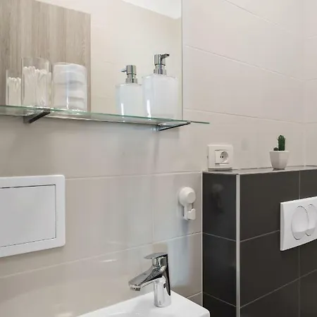 Appartement Comfortable 3-bedroom With Balcony And Fast Wi-fi - 10 Minutes From Old Town *