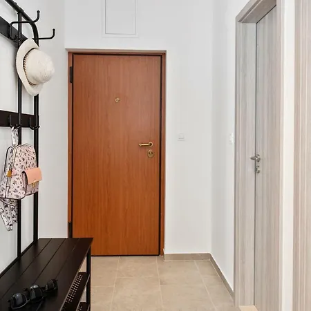 Comfortable 3-bedroom With Balcony And Fast Wi-fi - 10 Minutes From Old Town * Split