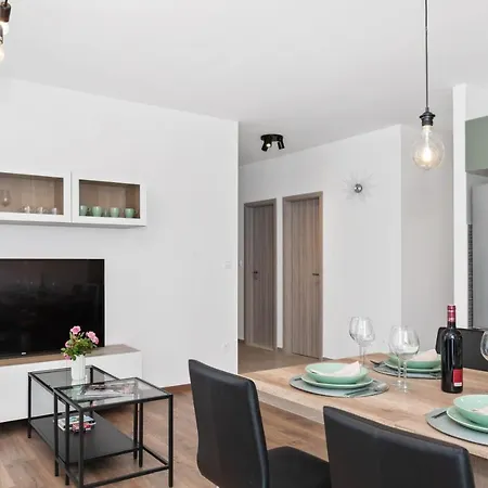 Comfortable 3-bedroom With Balcony And Fast Wi-fi - 10 Minutes From Old Town * Σπλιτ