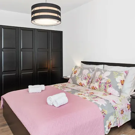 Comfortable 3-bedroom With Balcony And Fast Wi-fi - 10 Minutes From Old Town Διαμέρισμα Σπλιτ