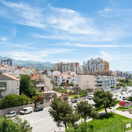 Comfortable 3-bedroom With Balcony And Fast Wi-fi - 10 Minutes From Old Town *