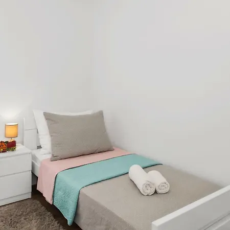 Comfortable 3-bedroom With Balcony And Fast Wi-fi - 10 Minutes From Old Town *