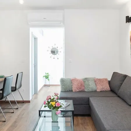 Comfortable 3-bedroom With Balcony And Fast Wi-fi - 10 Minutes From Old Town