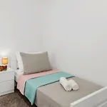 Comfortable 3-bedroom With Balcony And Fast Wi-fi - 10 Minutes From Old Town *