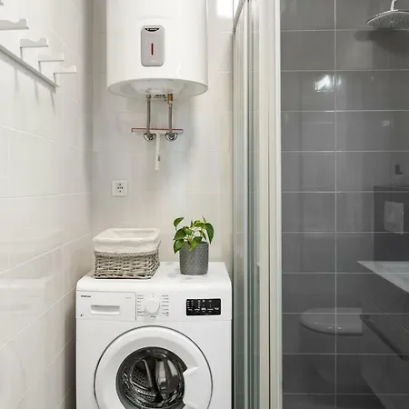 Comfortable 3-bedroom With Balcony And Fast Wi-fi - 10 Minutes From Old Town Lägenhet Split