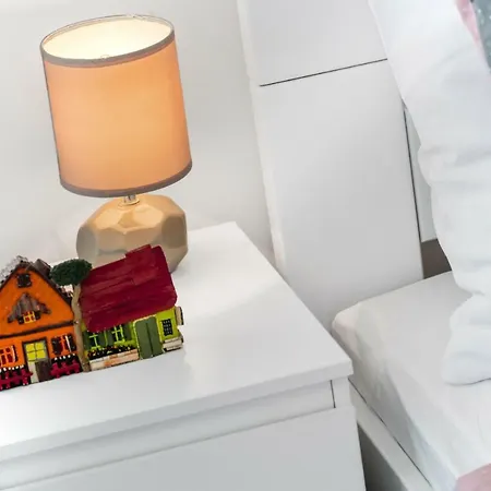 Lägenhet Comfortable 3-bedroom With Balcony And Fast Wi-fi - 10 Minutes From Old Town