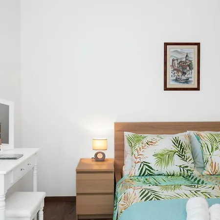 Comfortable 3-bedroom With Balcony And Fast Wi-fi - 10 Minutes From Old Town Lägenhet