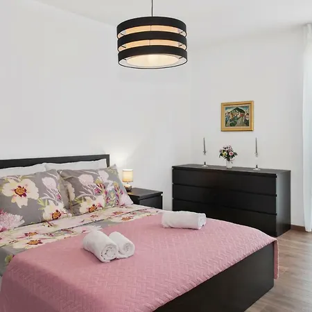 Lägenhet Comfortable 3-bedroom With Balcony And Fast Wi-fi - 10 Minutes From Old Town *